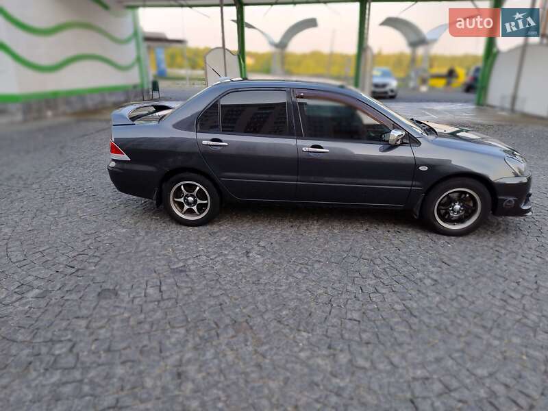 Седан Mitsubishi Lancer 2004 в Хмельницком