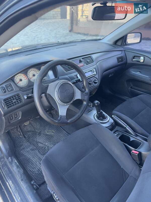Седан Mitsubishi Lancer 2004 в Одессе