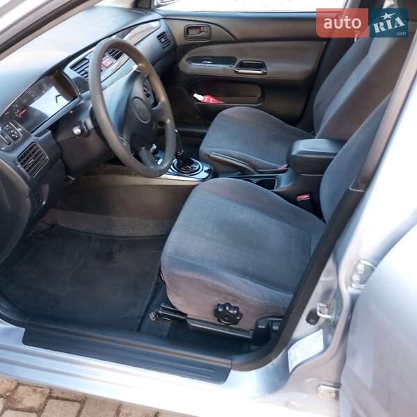 Універсал Mitsubishi Lancer 2004 в Лугинах