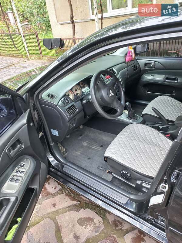 Седан Mitsubishi Lancer 2006 в Ужгороде