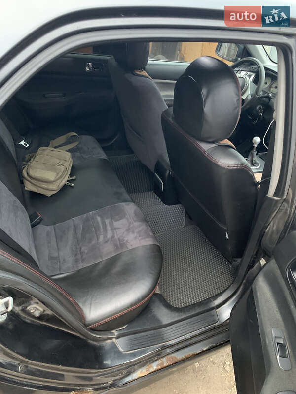 Седан Mitsubishi Lancer 2004 в Золочеве