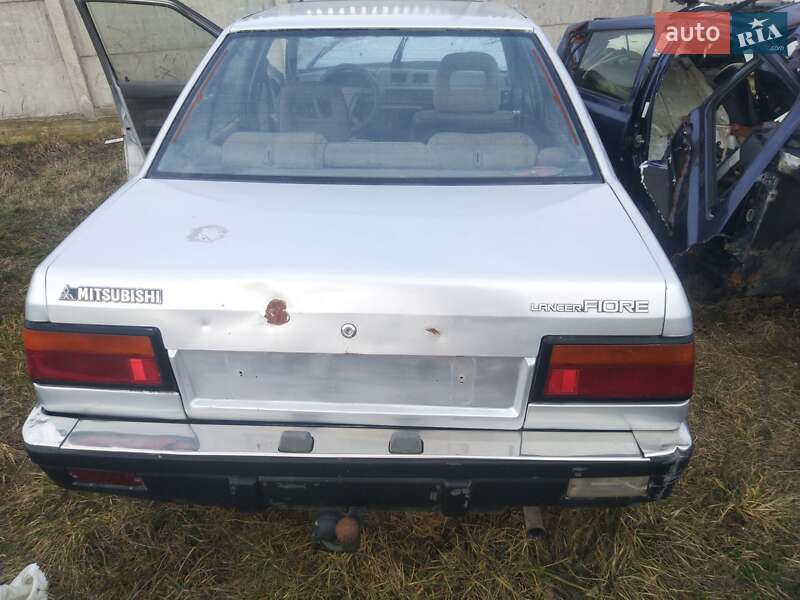 Седан Mitsubishi Lancer 1987 в Волочиске