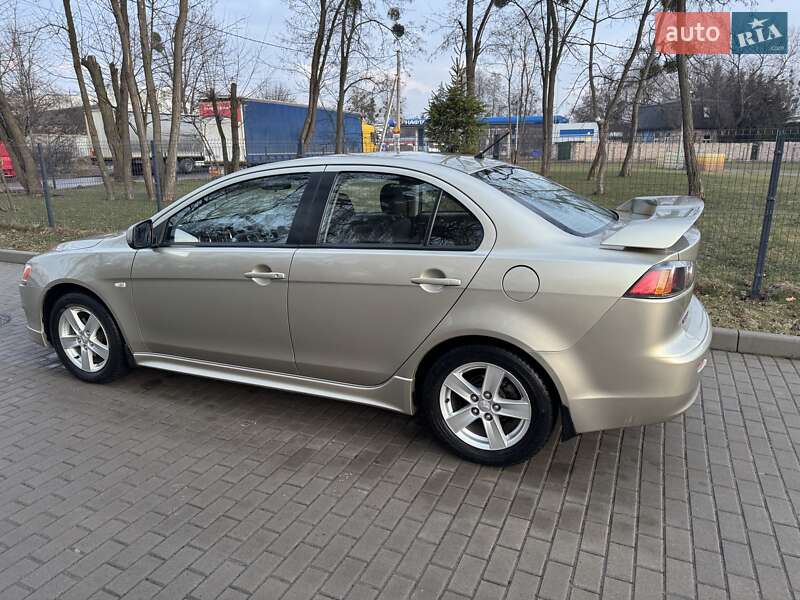 Седан Mitsubishi Lancer 2009 в Львові