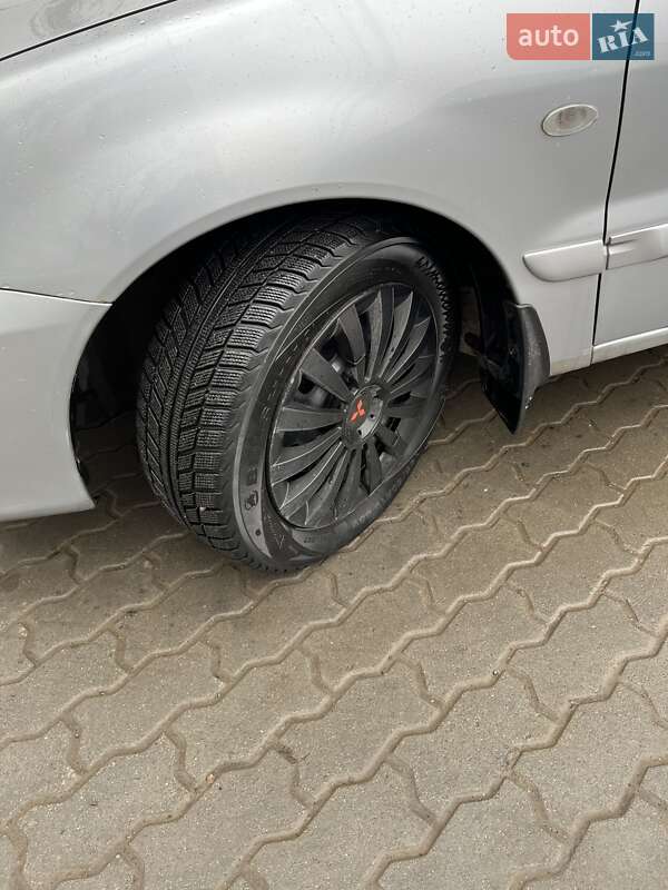Седан Mitsubishi Lancer 2005 в Черновцах