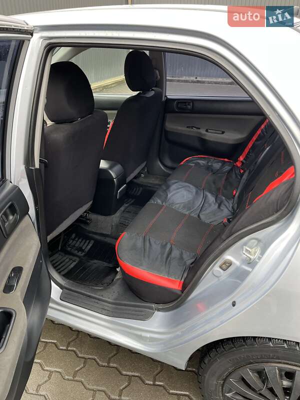 Седан Mitsubishi Lancer 2005 в Черновцах