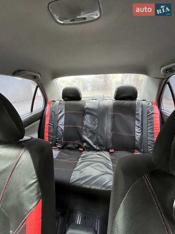 Седан Mitsubishi Lancer 2005 в Черновцах