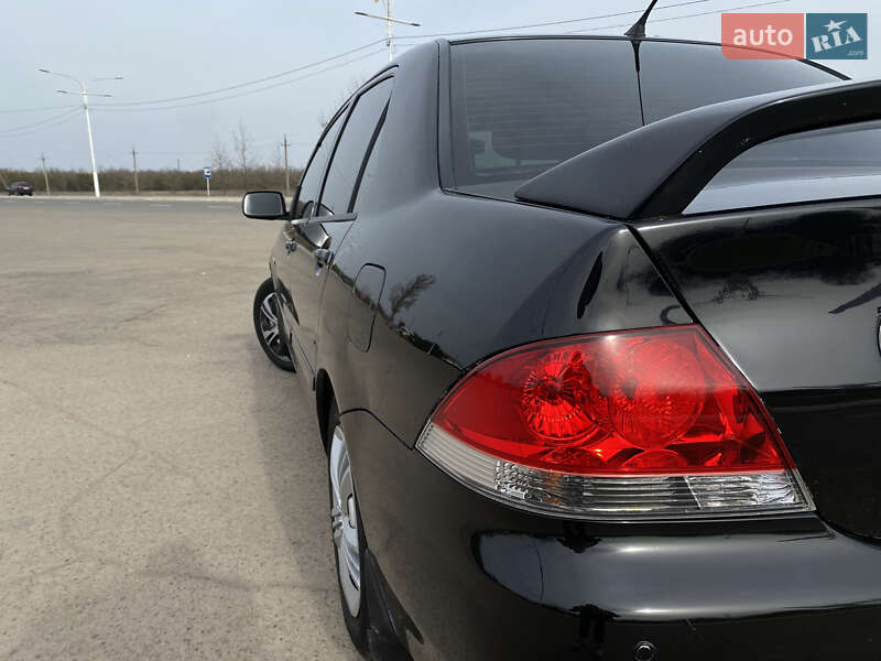 Седан Mitsubishi Lancer 2006 в Измаиле