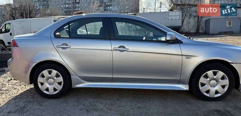 Седан Mitsubishi Lancer 2010 в Киеве