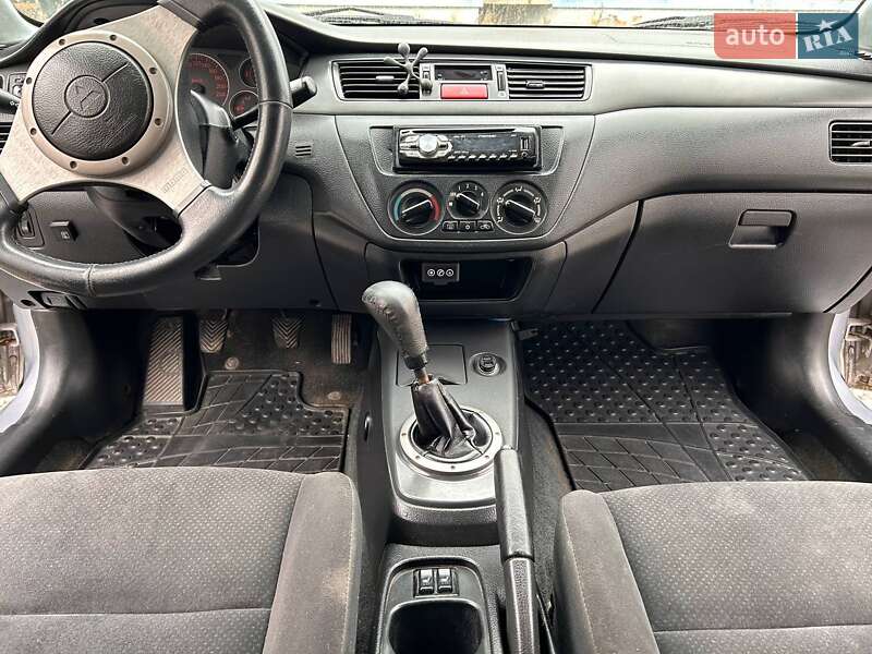 Седан Mitsubishi Lancer 2005 в Каменец-Подольском
