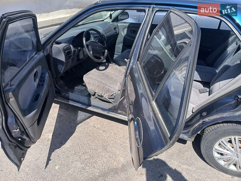 Седан Mitsubishi Lancer 1995 в Городке