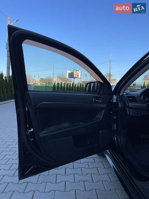Седан Mitsubishi Lancer 2009 в Чернівцях