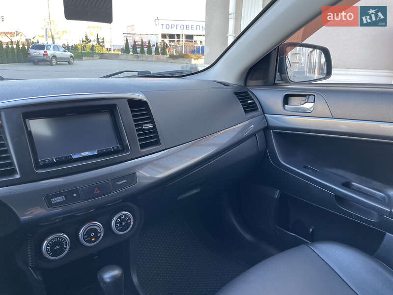Седан Mitsubishi Lancer 2009 в Чернівцях