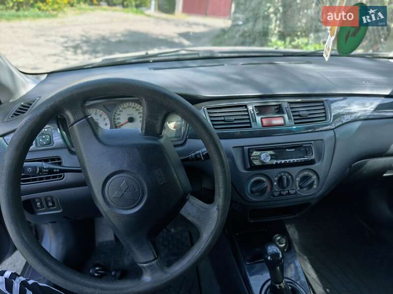 Седан Mitsubishi Lancer 2004 в Луцке