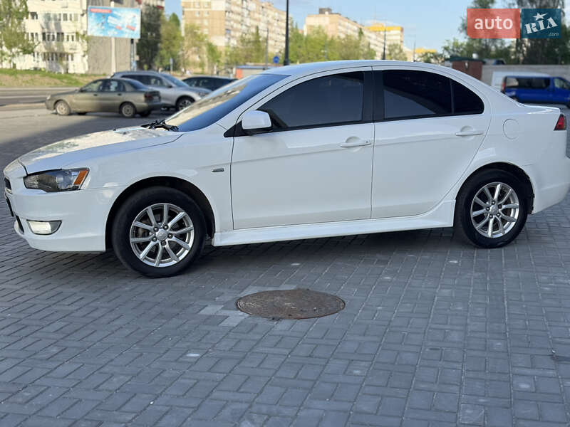 Седан Mitsubishi Lancer 2015 в Днепре