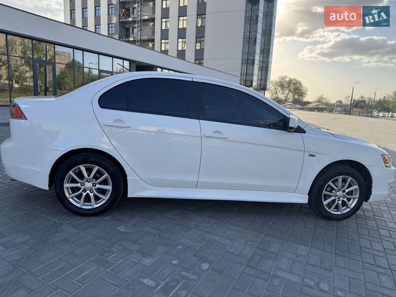 Седан Mitsubishi Lancer 2015 в Днепре
