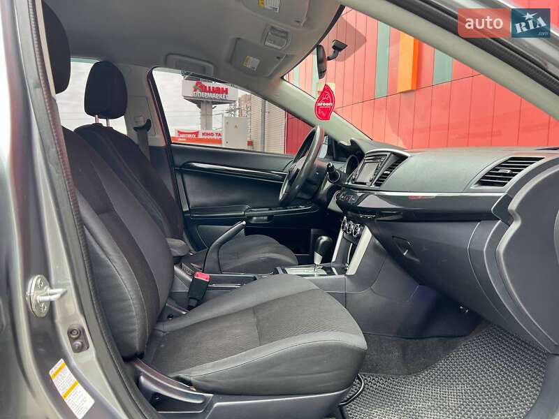 Седан Mitsubishi Lancer 2016 в Киеве