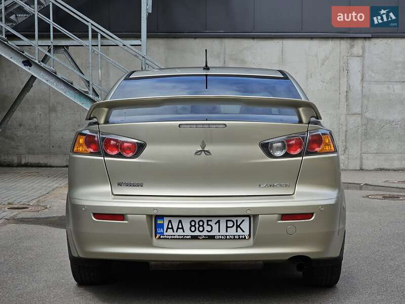 Седан Mitsubishi Lancer 2011 в Києві