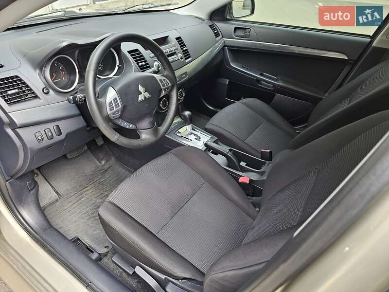 Седан Mitsubishi Lancer 2011 в Києві