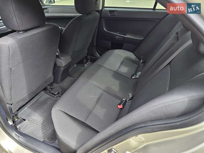Седан Mitsubishi Lancer 2011 в Києві