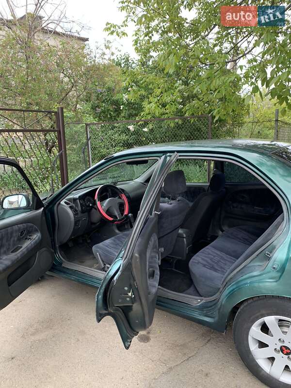 Седан Mitsubishi Lancer 1996 в Одессе