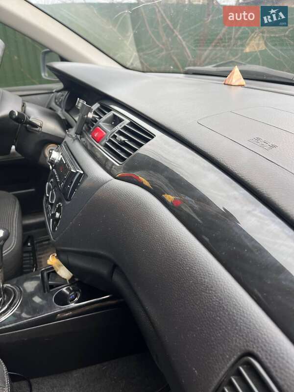Седан Mitsubishi Lancer 2004 в Гадячі