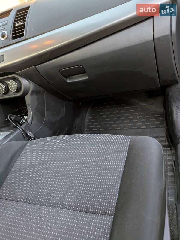 Седан Mitsubishi Lancer 2009 в Києві
