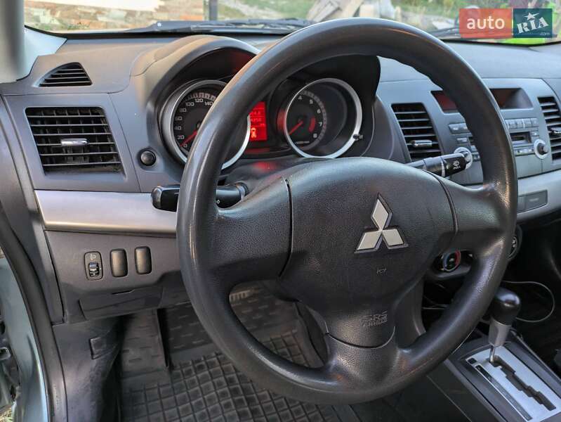 Седан Mitsubishi Lancer 2009 в Києві