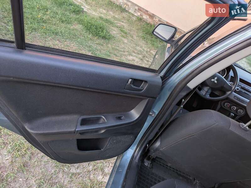 Седан Mitsubishi Lancer 2009 в Києві