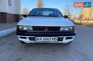Седан Mitsubishi Lancer 1990 в Ровно