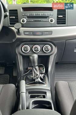 Седан Mitsubishi Lancer 2009 в 