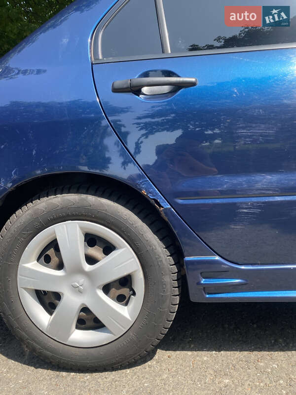 Седан Mitsubishi Lancer 2003 в Киеве