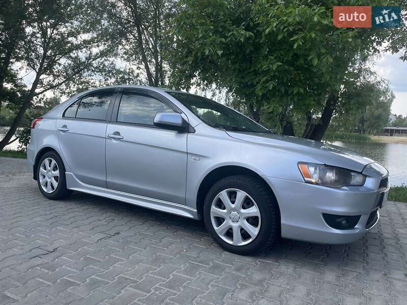 Хэтчбек Mitsubishi Lancer 2009 в Киеве