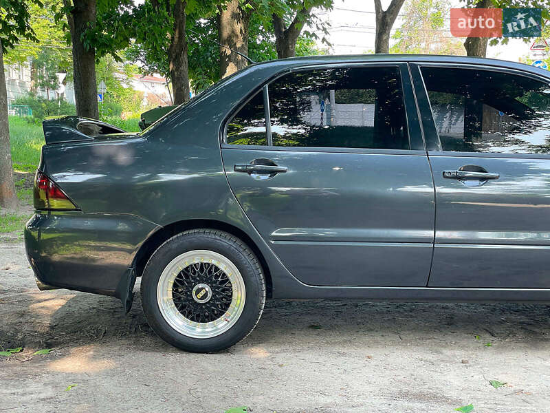 Седан Mitsubishi Lancer 2003 в Киеве