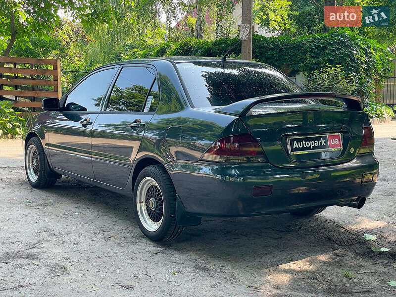 Седан Mitsubishi Lancer 2003 в Киеве