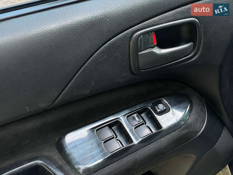 Седан Mitsubishi Lancer 2003 в Киеве