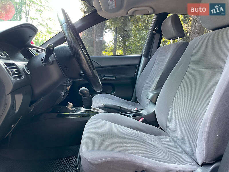 Седан Mitsubishi Lancer 2003 в Киеве