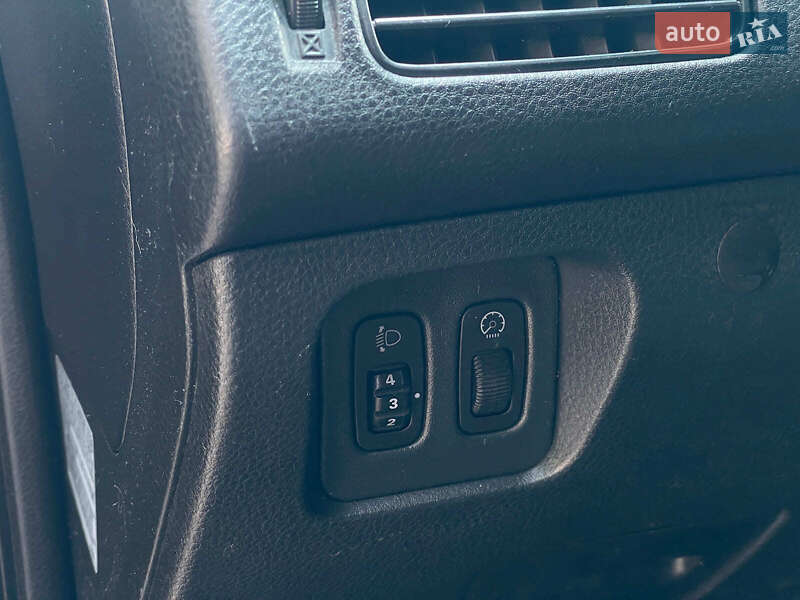 Седан Mitsubishi Lancer 2003 в Киеве