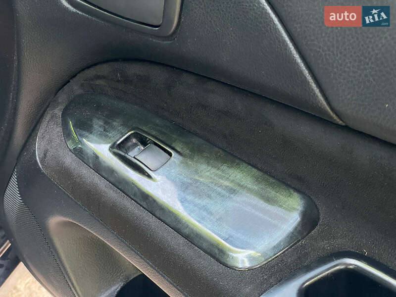 Седан Mitsubishi Lancer 2003 в Киеве