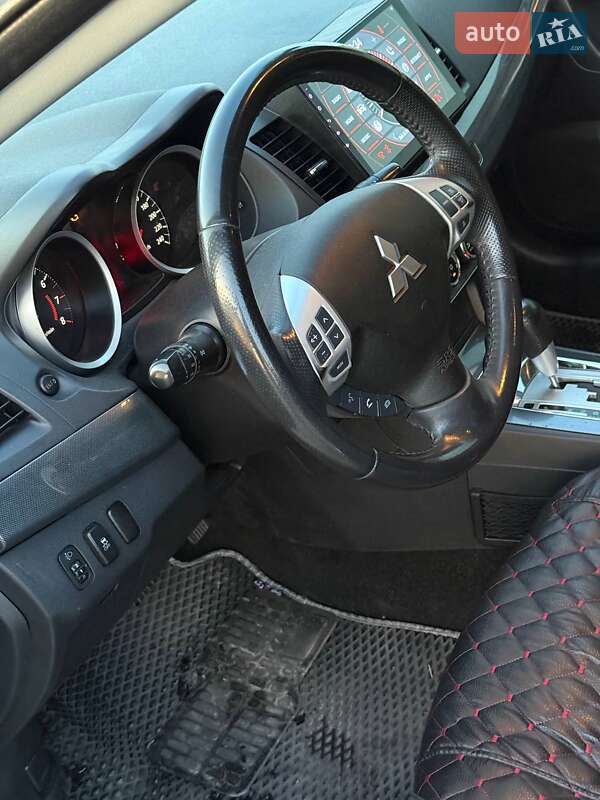 Седан Mitsubishi Lancer 2011 в Горишних Плавнях