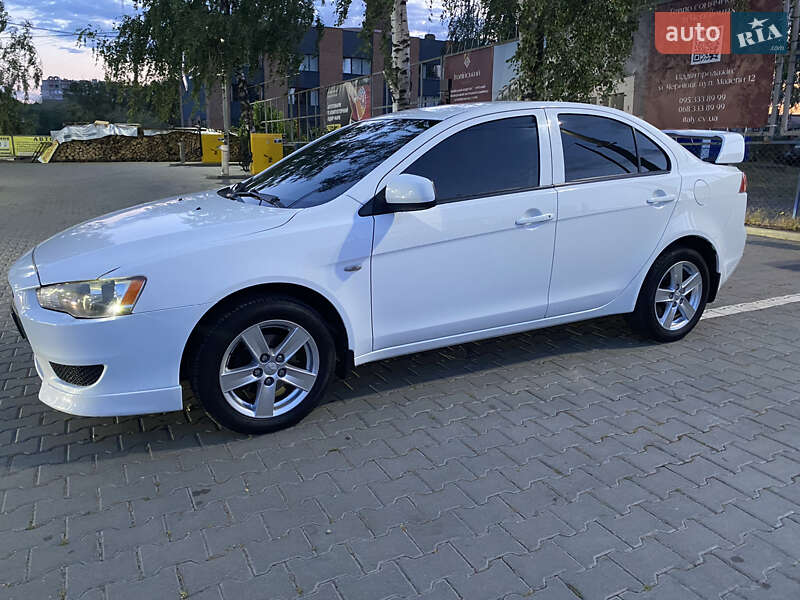 Седан Mitsubishi Lancer 2010 в Чернівцях
