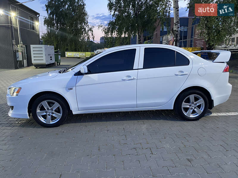 Седан Mitsubishi Lancer 2010 в Чернівцях