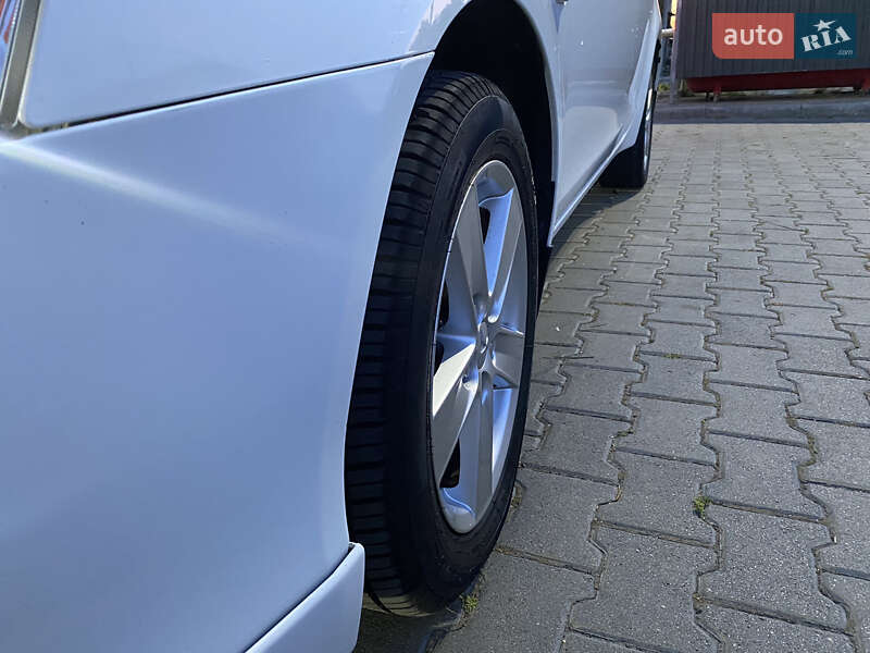 Седан Mitsubishi Lancer 2010 в Чернівцях