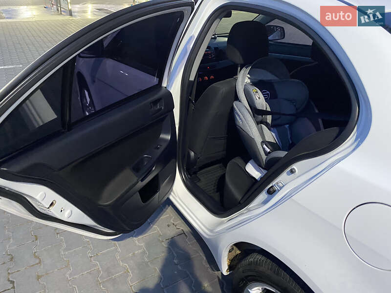 Седан Mitsubishi Lancer 2010 в Чернівцях