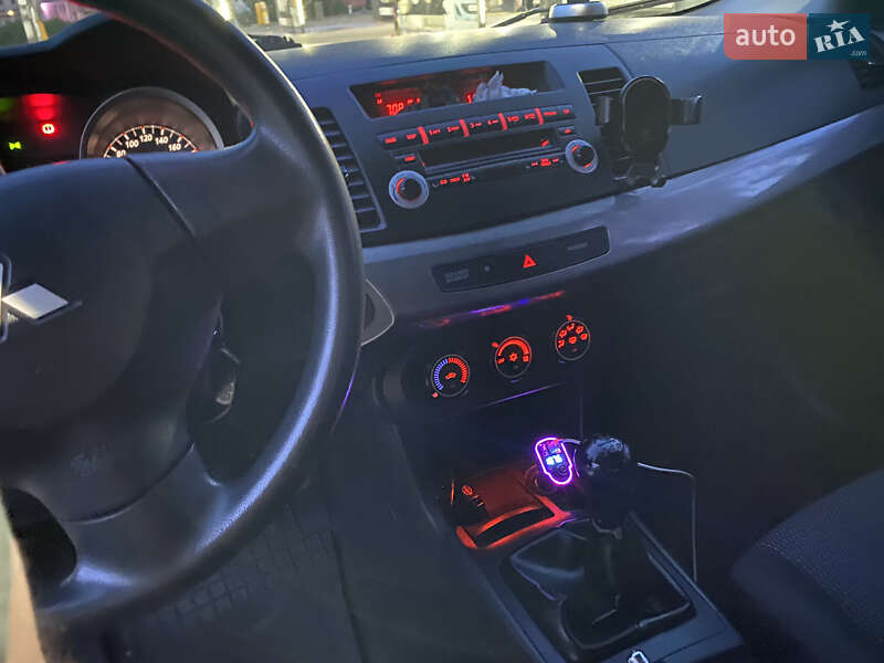 Седан Mitsubishi Lancer 2010 в Чернівцях