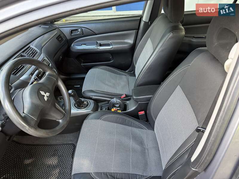 Седан Mitsubishi Lancer 2005 в Харькове