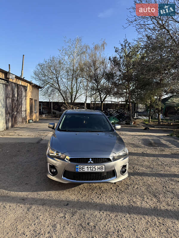 Седан Mitsubishi Lancer 2017 в Николаеве