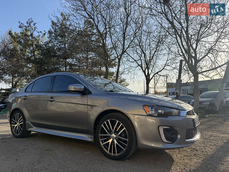 Седан Mitsubishi Lancer 2017 в Николаеве