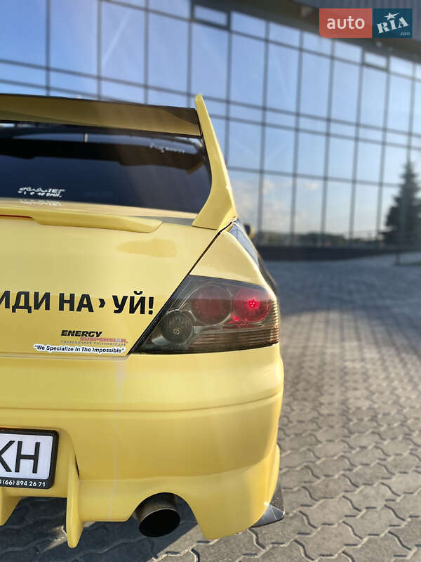Седан Mitsubishi Lancer 2004 в Черновцах