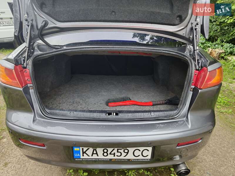 Седан Mitsubishi Lancer 2008 в Киеве