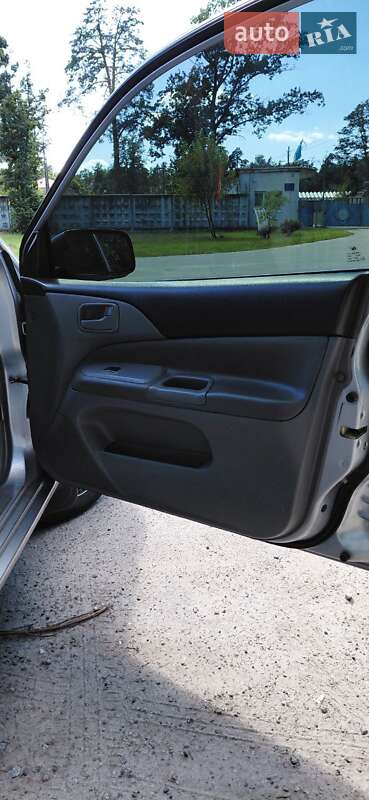 Седан Mitsubishi Lancer 2004 в Києві